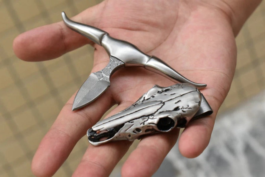 Spiked Damascus Steel Bullhead Knife for Collectors