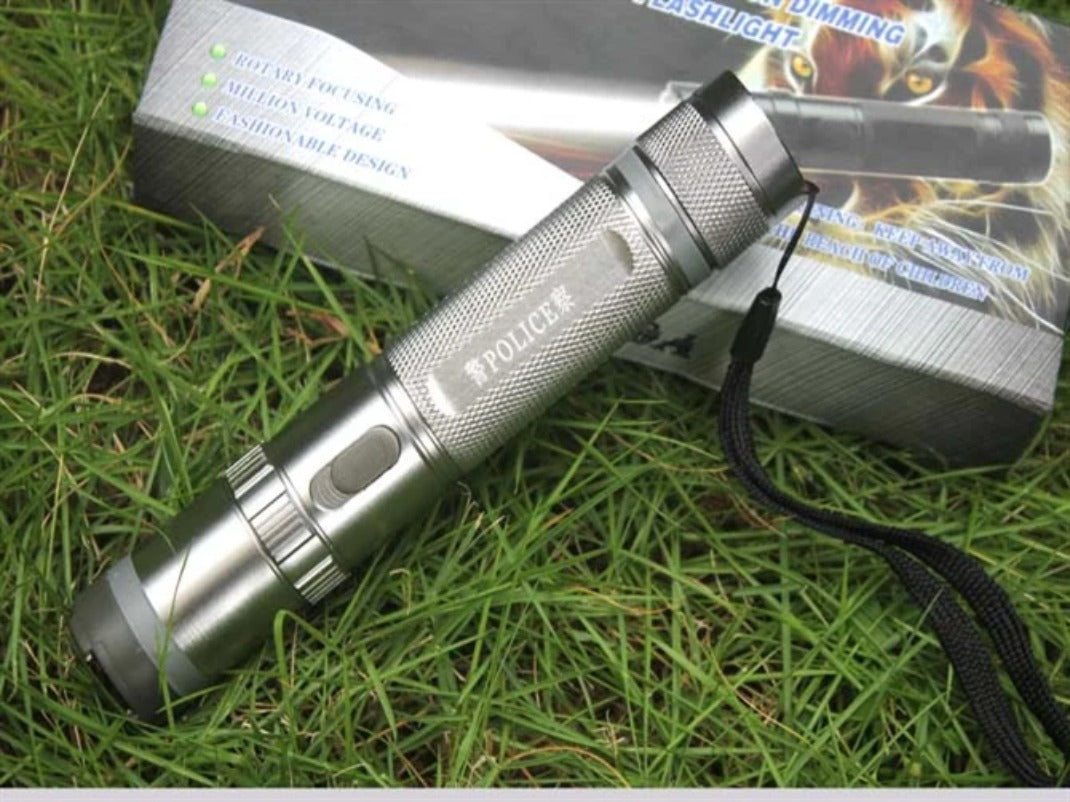 910A VoltBaton Stun Gun for Outdoor Protection