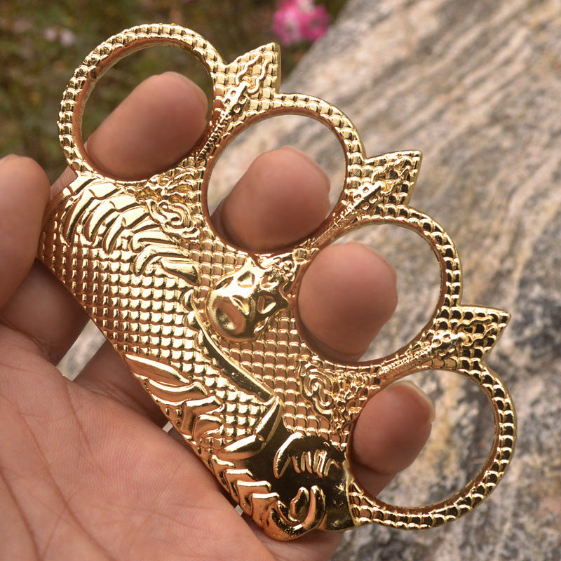 Neptune-Inspired Knuckle Duster for Travel Safety and Protection