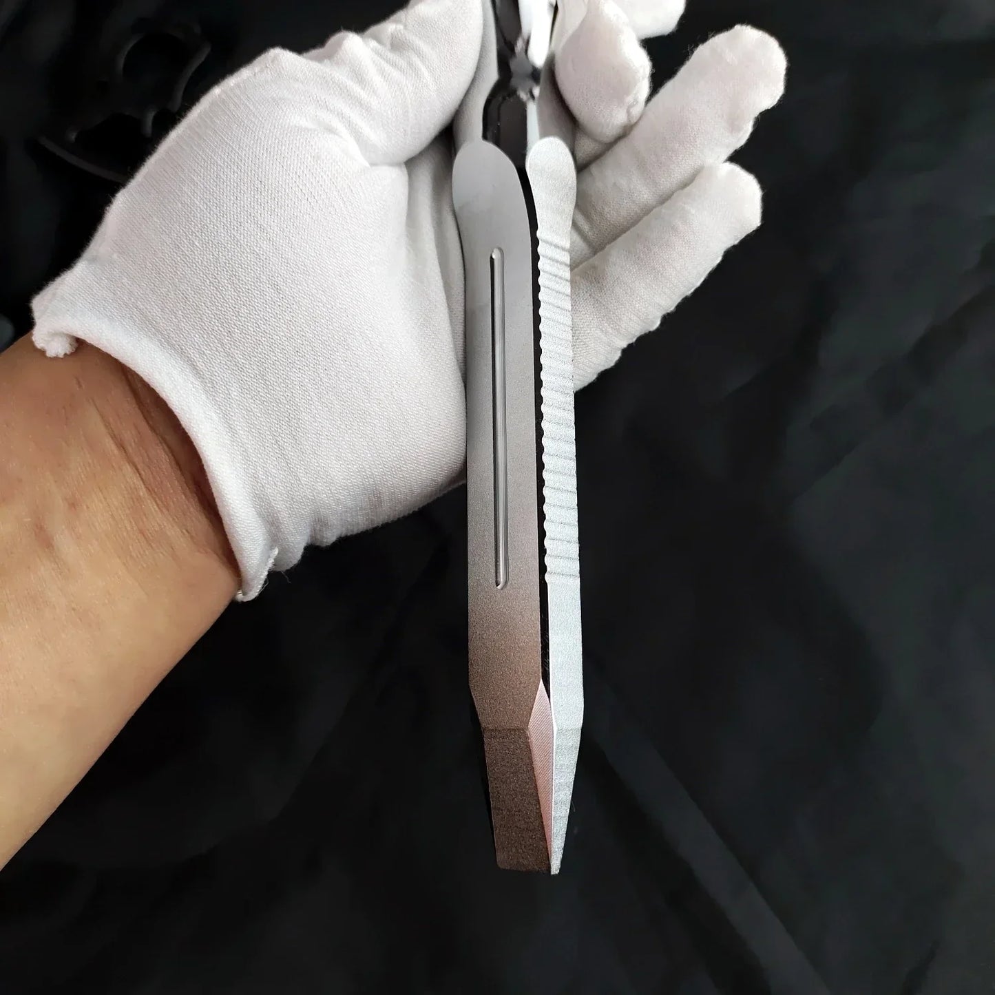 Multifunctional Tactical Bar for Emergency and Everyday Carry Use