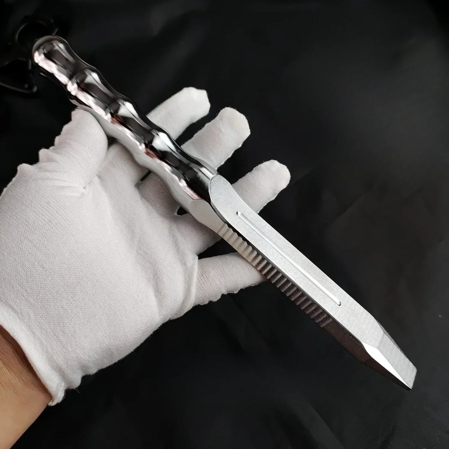Multifunctional Tactical Bar for Emergency and Everyday Carry Use