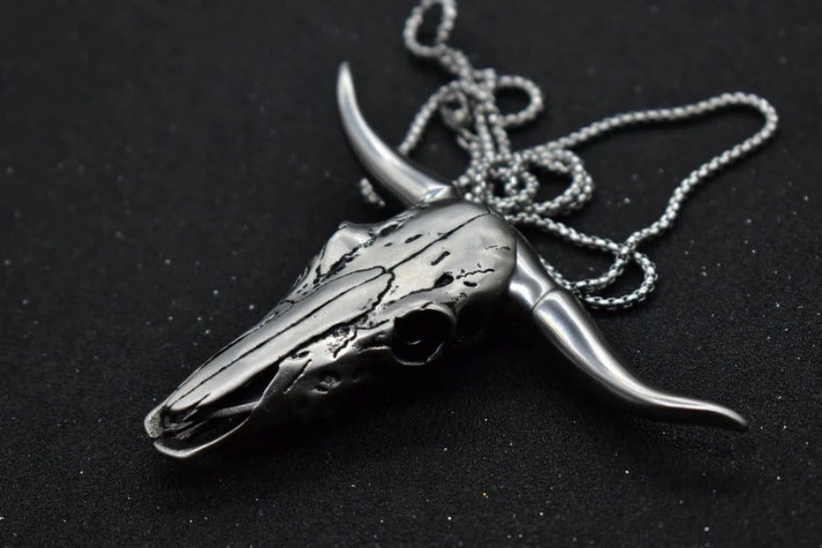 Spiked Damascus Steel Bullhead Knife for Collectors