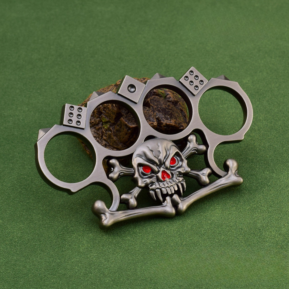 Skull Shaped Dice Knuckle Duster for Enhanced Grip